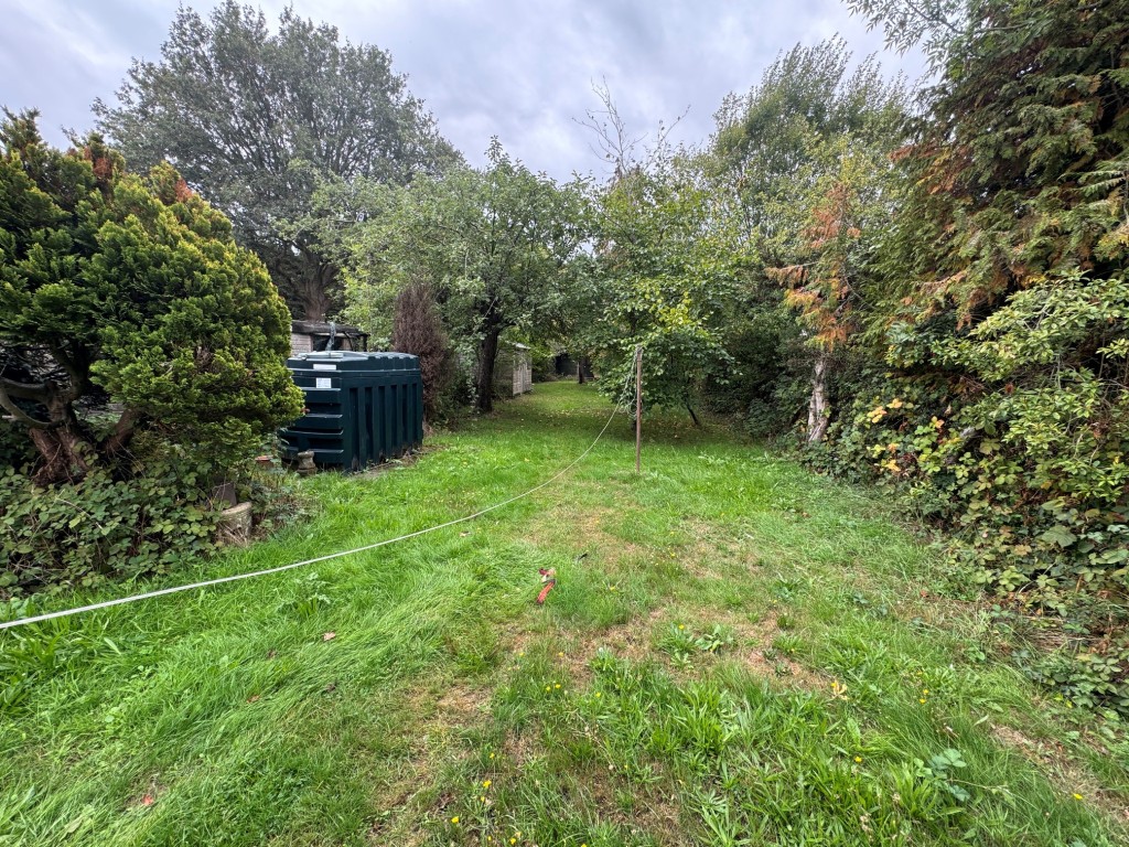 Lot: 152 - THREE-BEDROOM BUNGALOW FOR REFURBISHMENT AND REPAIR - Garden view 1